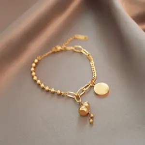 7910 Gourd Round Pendant Bracelet / Gold