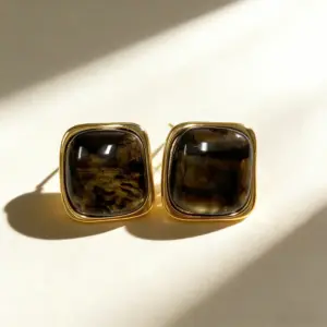 Black / Average Size / Square