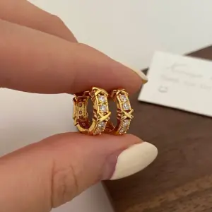 A-162 Gold Diamond Earrings