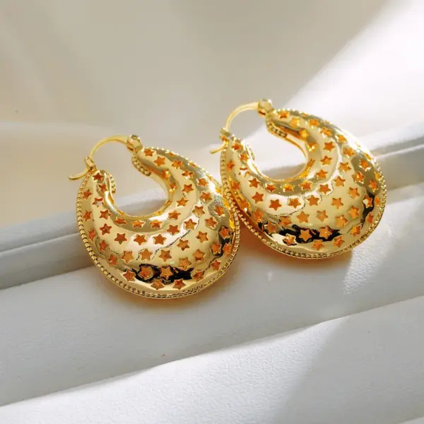 Wholesale Retro Copper Pentagram Earrings In Golden, Stylish And Unique Design For Everyday Wear