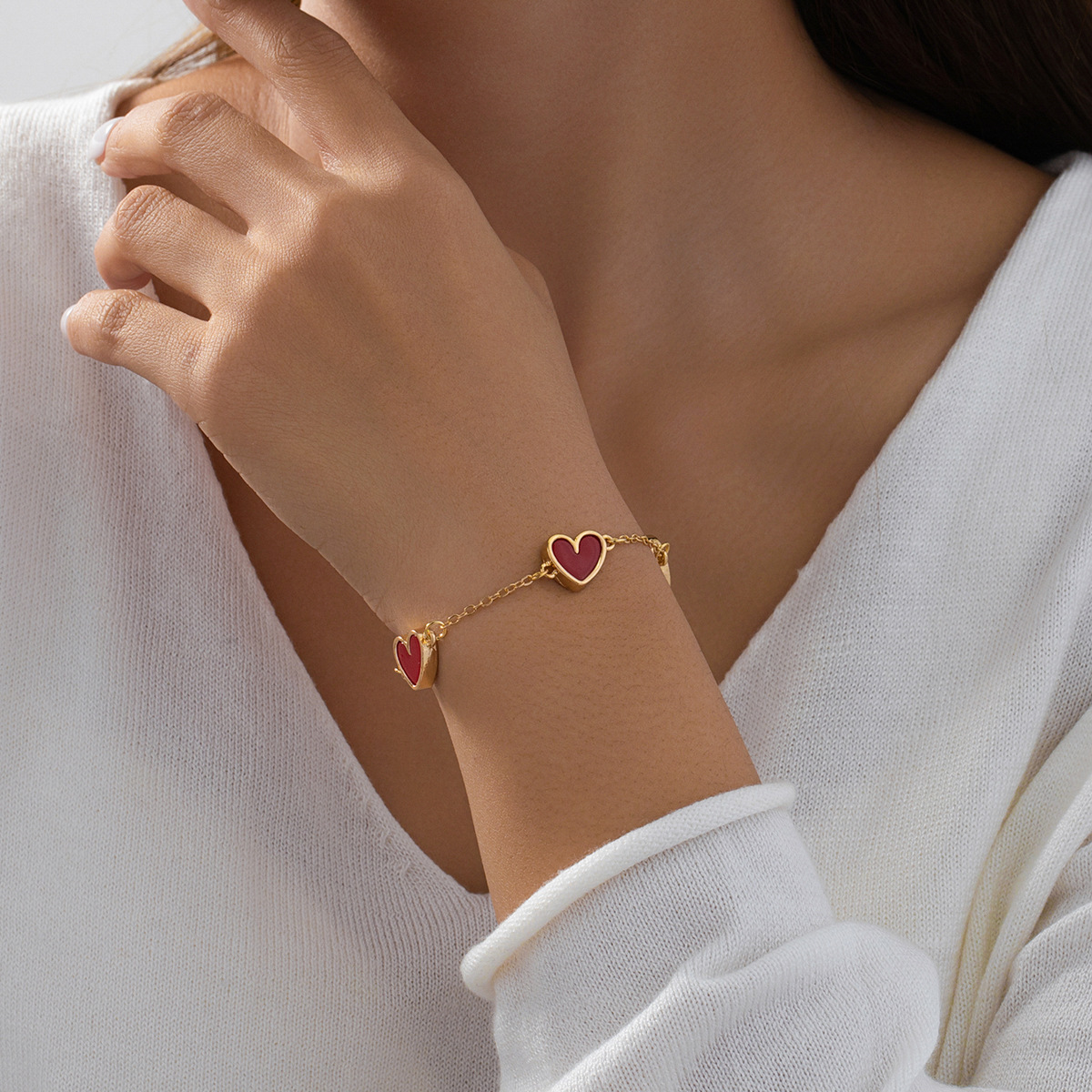 Wholesale 1 Fashion Simple Design Sense Red Valentine's Day Metal Phnom Penh Love Cute Peach Heart Lady Bracelet Gift