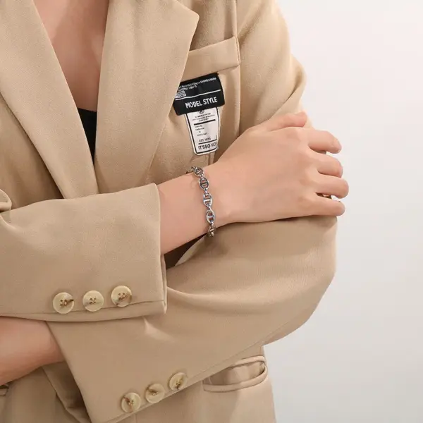 Wholesale Ion Plating (IP) 18K Gold Plated Geometric 304 Stainless Steel Simple Style Commute Waterproof Non Tarnish 304 Stainless Steel Bracelets