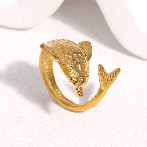 Wholesale Cute stainless steel dolphin ring, gold-plated and colorfast, open titanium steel ring