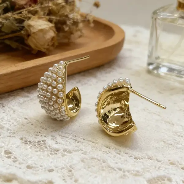 Wholesale Gold-Plated Copper S925 Silver Ear Stud Earrings Shell Pearl Vintage French Crescent Stud Earrings Three-Dimensional Geometric Artificial Pearl Artificial Diamond Suitable For Women