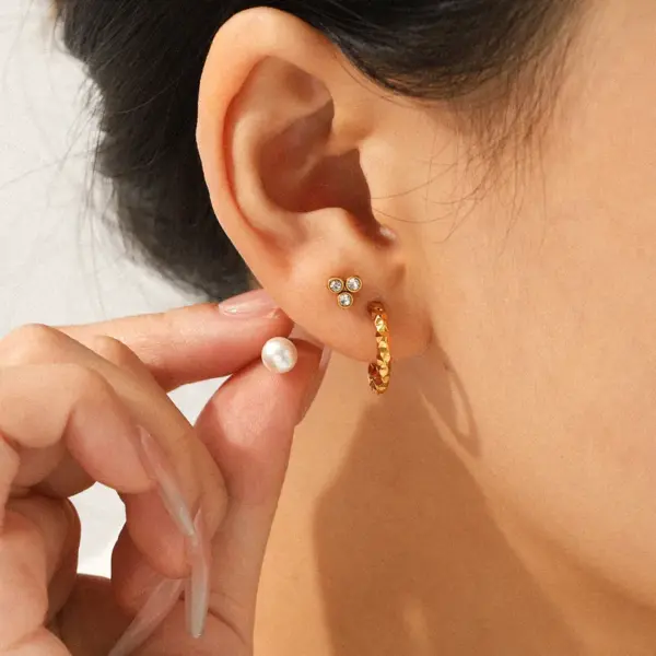 Wholesale 304 Stainless Steel Geometric PVD Coated Pearl Zircon 18K Real Gold Plated 18K Gold IG Style Casual Gold Ear Studs