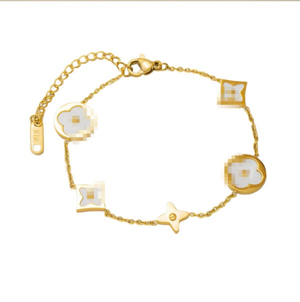 Wholesale Titanium steel non-fading jewelry, four-leaf clover style, gold titanium steel bracelet for women.