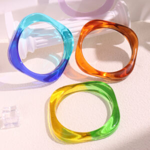 oly-9cf7bae004666225be11fcd46277e1f2 Wholesale European and American fashion new gradient transparent acrylic bracelet shaped resin square bracelet cross-border