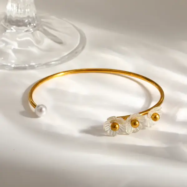 Wholesale Asymmetrical Round Bangle For Women, 304 Stainless Steel With 18K Gold Plated And PVD Coated Finish, Artificial Pearl Inlay