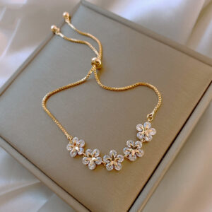 Gold five-pointed star bracelet