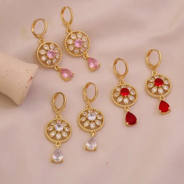 Wholesale Retro Hollow Waterdrop Earrings Luxury Sensation New Model Jewelry Gold Plated Copper Post For Women Romantic Polished Finish