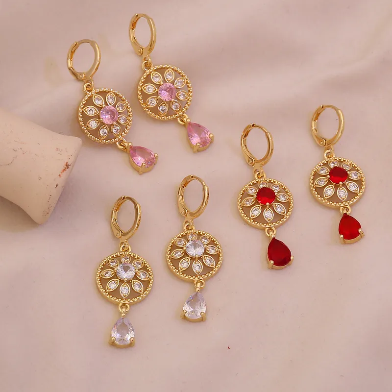 Wholesale Retro Hollow Waterdrop Earrings Luxury Sensation New Model Jewelry Gold Plated Copper Post For Women Romantic Polished Finish