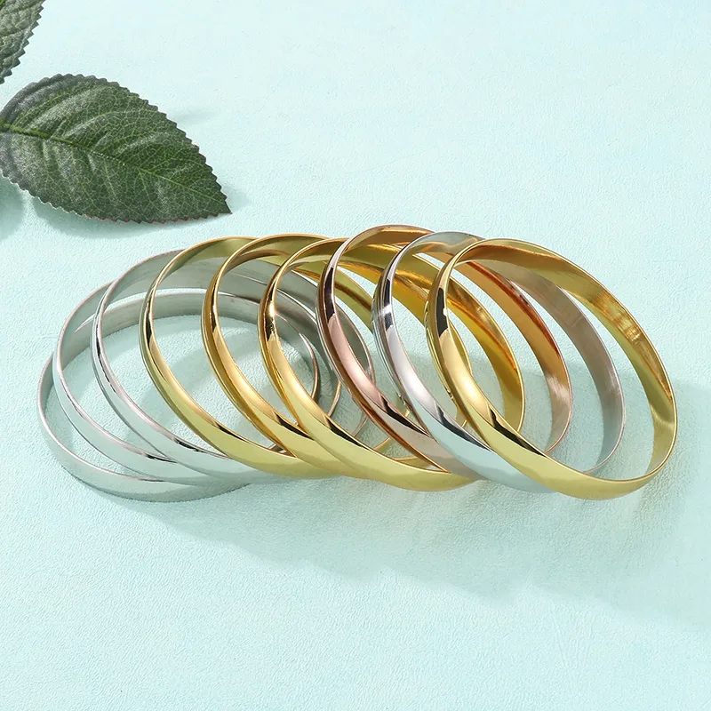 Wholesale PVD Coated 18K Gold Plated Round Stainless Steel Simple Style Waterproof Non Tarnish 304 Stainless Steel Bangle