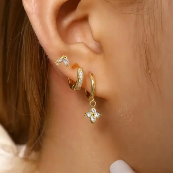 oly-a022432f9be1a455424aa805a0105035 Wholesale Electroplating 18K Gold Golden Plated Four Leaf Clover 304 Stainless Steel Elegant Luxurious Drop Earrings