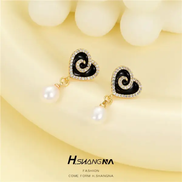 Wholesale Heart Shape Stud Earrings For Women With 925 Sterling Silver Posts, Copper Base, 14K Real Gold Plated Bezel Setting And Zircon Inlay