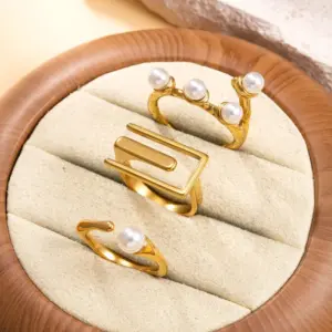 Gold Three-Piece Set / Average Size