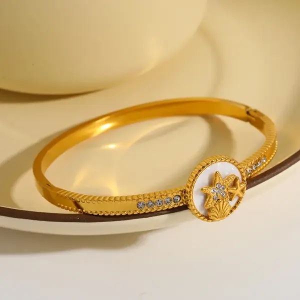 Wholesale PVD Coated 18K Gold Plated Starfish Shell 304 Stainless Steel Casual Retro Simple Style Plating Inlay Bangle