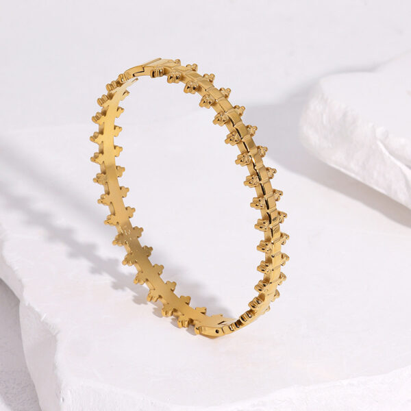 Wholesale Stainless steel bracelet with geometric gold plating, colorfast titanium steel bracelet