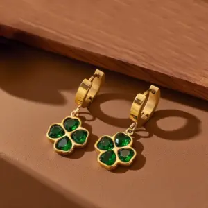 E03109-Four-leaf Green Diamond-Earrings- Gold
