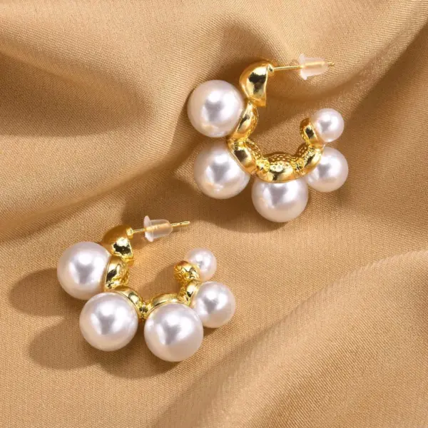 Wholesale 1 Pair Simple Style Classic Style Solid Color Plating Inlay Zinc Alloy Artificial Pearls 18K Gold Plated Ear Studs