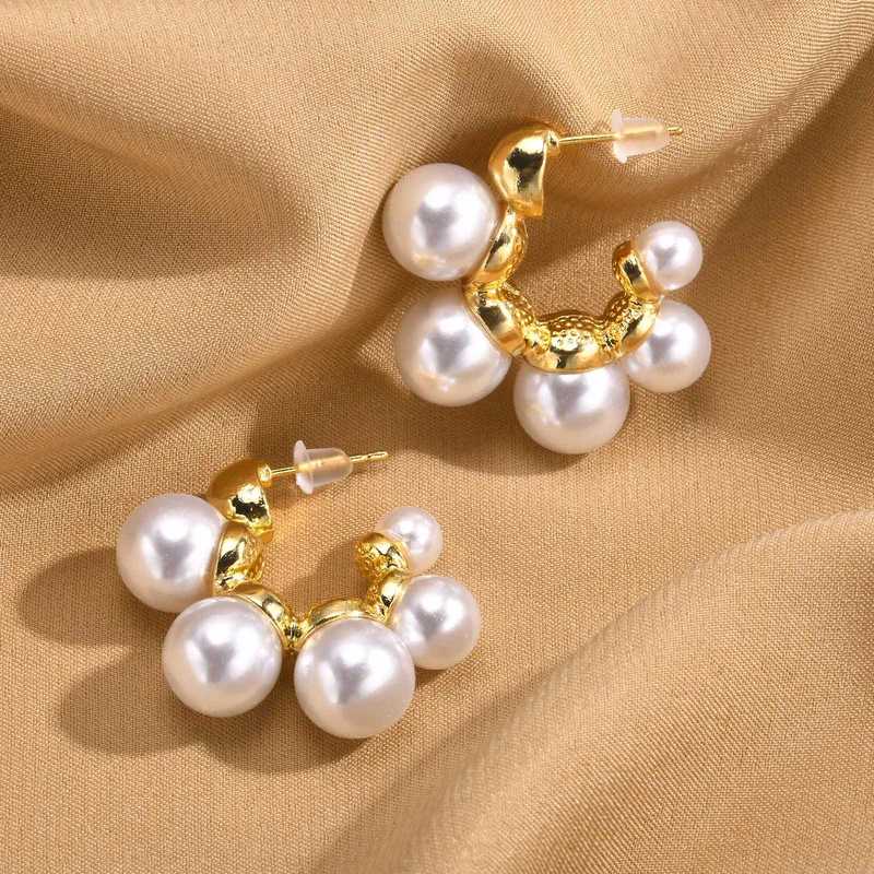 Wholesale 1 Pair Simple Style Classic Style Solid Color Plating Inlay Zinc Alloy Artificial Pearls 18K Gold Plated Ear Studs