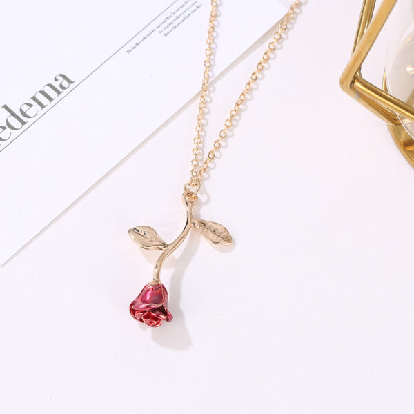 Wholesale Romantic Valentine's Day Rose Necklace Stereo Flower Pendant Collarbone Chain Gift for Girlfriend
