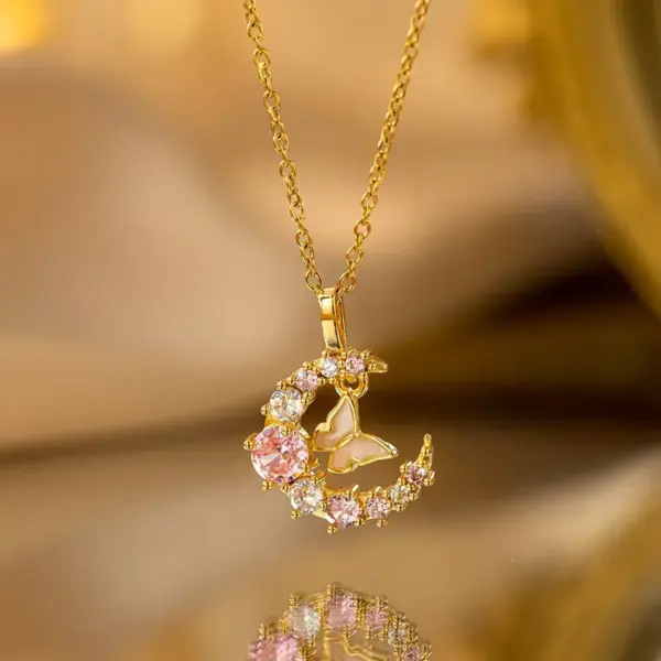Wholesale Moon Inlay Pendant Necklace For Women In Copper With 18K Real Gold Plated Water Plating And Artificial Rhinestones On Cable Chain
