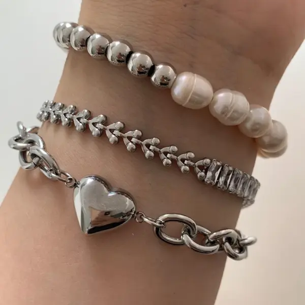 Wholesale PVD Coated Real Gold Plated 16K White Plating Geometric Heart Shape 304 Stainless Steel Casual Modern Style Waterproof Non Tarnish Bracelets