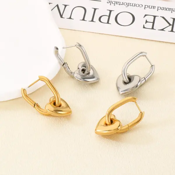 Wholesale Sweet Cool Minimalist Style 18K Gold Plated 304 Stainless Steel Vacuum Electroplated (In Furnace) Hollow Heart 3D Earrings For Women