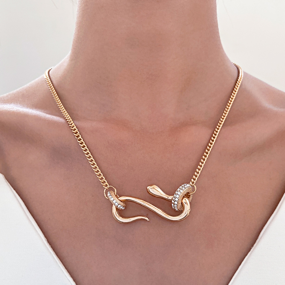Wholesale Full Diamond Ring Spirit Snake Necklace Women's Ins Fashion Exaggerated Snake Necklace Distinctive Niche Animal Necklace