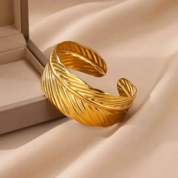 oly-a50d9bd3e1b9d6d804e59f334d39eabb Wholesale 304 Stainless Steel Iron Geometric PVD Coated Real Gold Plated Retro Classic Style Waterproof Non Tarnish Plating Bangle