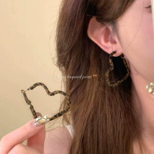 A2677 heart - european and american style oversized leopard print flocked heart hoop earrings