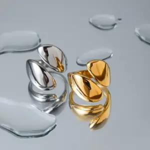 Wholesale PVD Coated Real Gold Plated Asymmetrical 304 Stainless Steel Simple Style Commute Waterproof Non Tarnish Rings