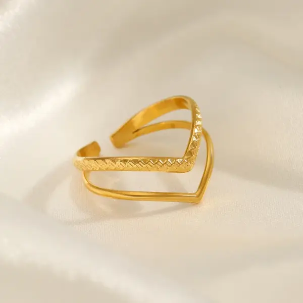 Wholesale PVD Coated 18K Gold Plated Letter 304 Stainless Steel Basic Waterproof Non Tarnish Open Rings