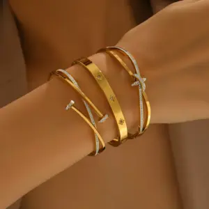 Wholesale Fashionable Luxury Single Bracelet Star/ Knot Design Suitable For Ladies Daily Party Shopping Or Casual Wear Elegant Vintage New Design Gold Plated Stainless Steel Glass