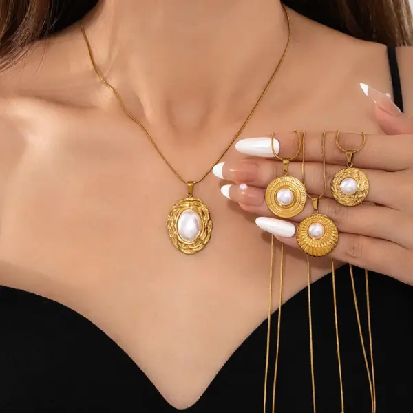 Wholesale Geometric Electroplated Necklace For Women In 201 Stainless Steel With Golden Plated Finish And Pearl Inlay On Snake Chain