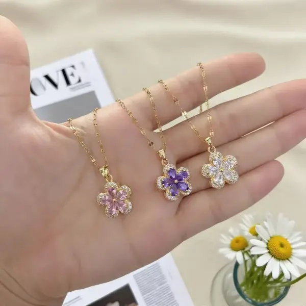 Wholesale Women’s Flowers Pendant Necklace With Inlay Artificial Rhinestones, 18K Real Gold Plated Copper, Water Plating, Lip Chain
