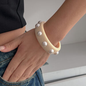 01m white 2651