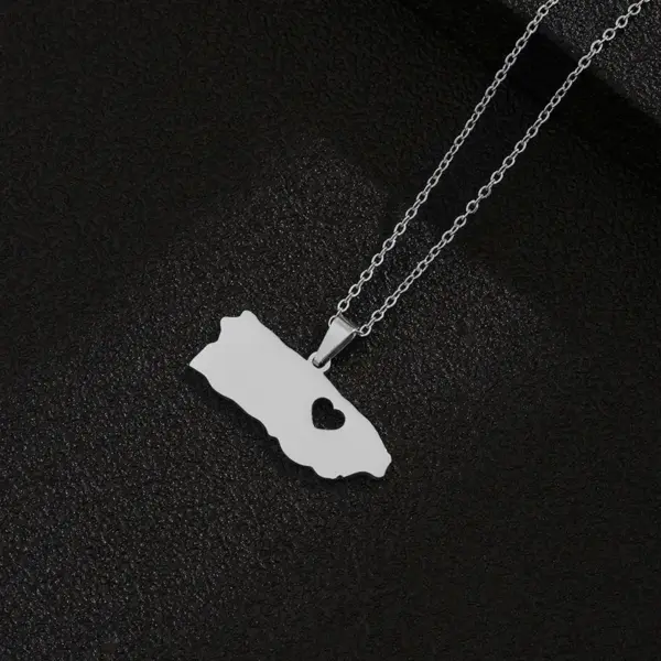 Wholesale Water Plating 18K Gold Plated Map Heart Shape 201 Stainless Steel Modern Style Simple Style 304 Stainless Steel Pendant Necklace Long Necklace