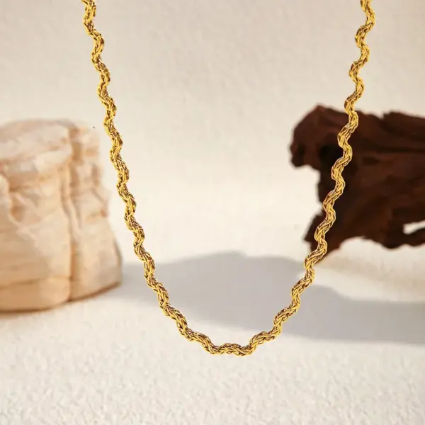Wholesale Fashion Curved Design Minimalist Style Basic Chain Suitable For Women To Wear With Other Accessories Or As A Gift Vacuum Electroplated (Furnace) Necklace