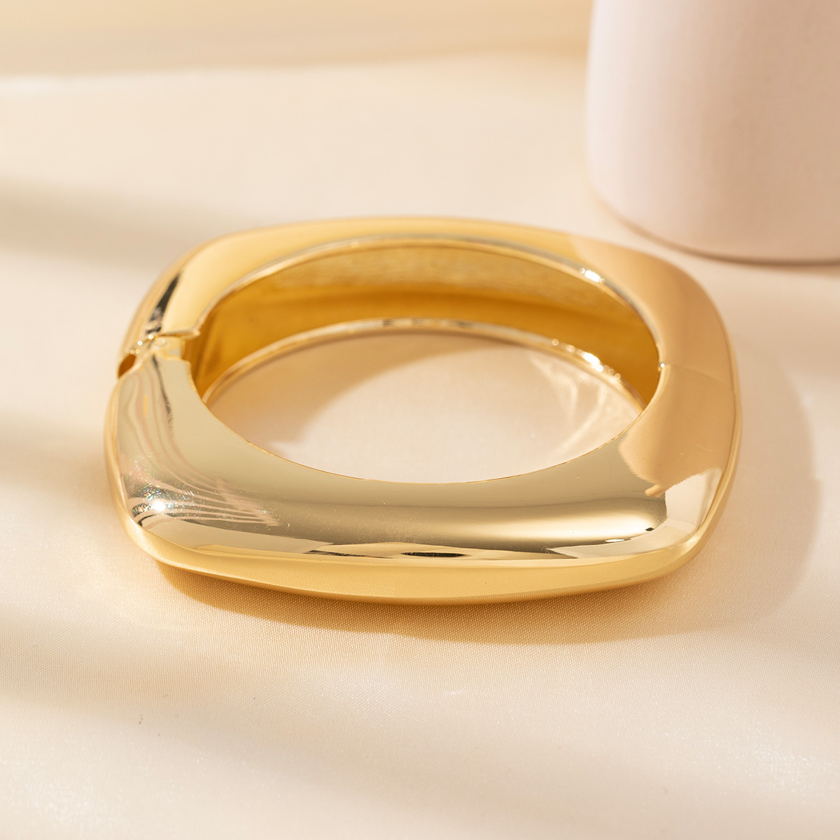 Wholesale Europe and the United States cross-border exclusive ins square gold opening bracelet fashion smooth alloy vintage jewelry female Bangle