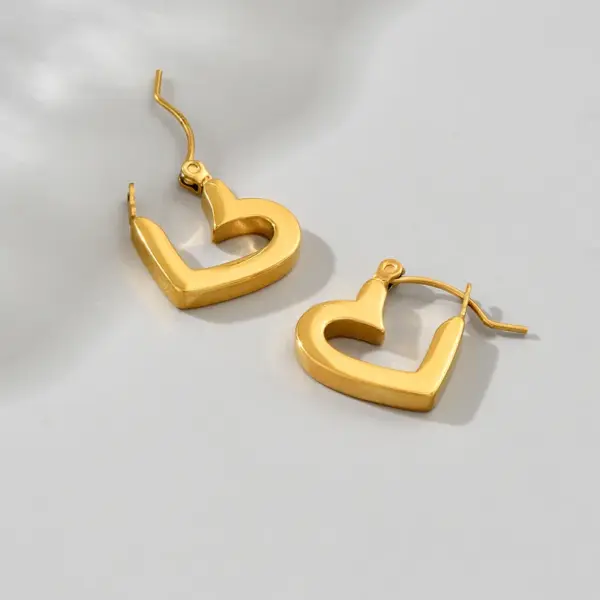 Wholesale 304 Stainless Steel Heart Shape Solid Color PVD Coated 18K Gold Plated Real Gold Plated 18K Gold Retro Classic Style Waterproof Non Tarnish Plating Gold Earrings