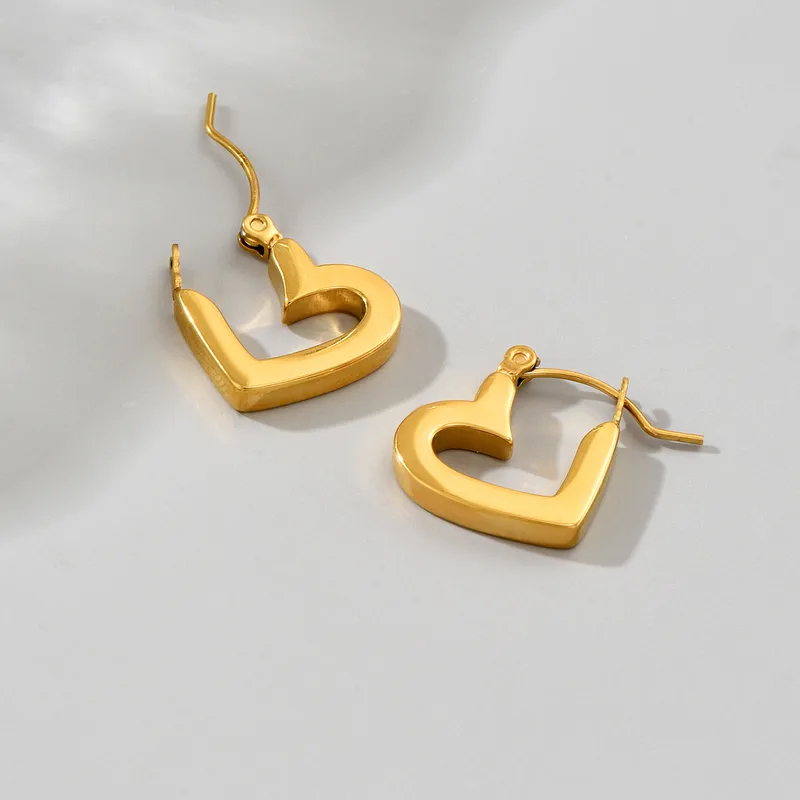 Wholesale 304 Stainless Steel Heart Shape Solid Color PVD Coated 18K Gold Plated Real Gold Plated 18K Gold Retro Classic Style Waterproof Non Tarnish