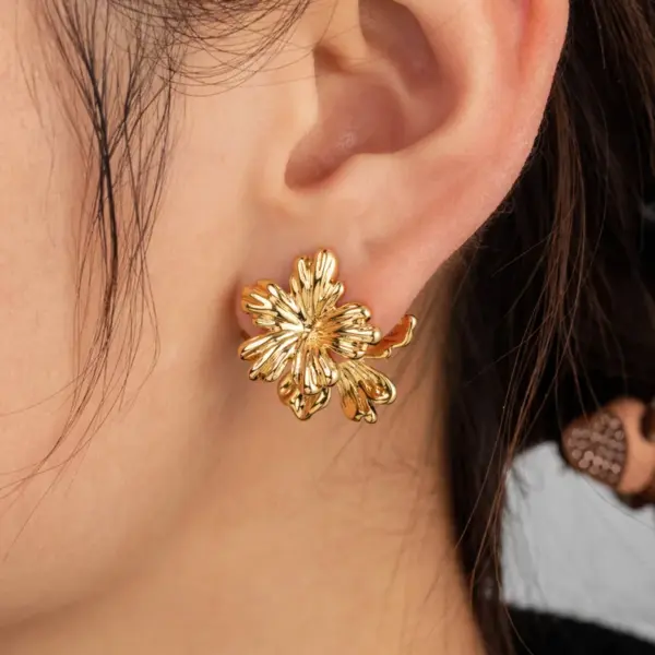 Wholesale PVD Coated Flower Ginkgo Leaf Fish Tail 304 Stainless Steel Simple Style Waterproof Non Tarnish Drop Earrings