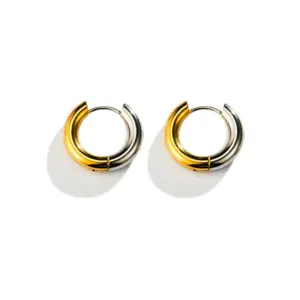 Round Gold Ear Studs / 18k