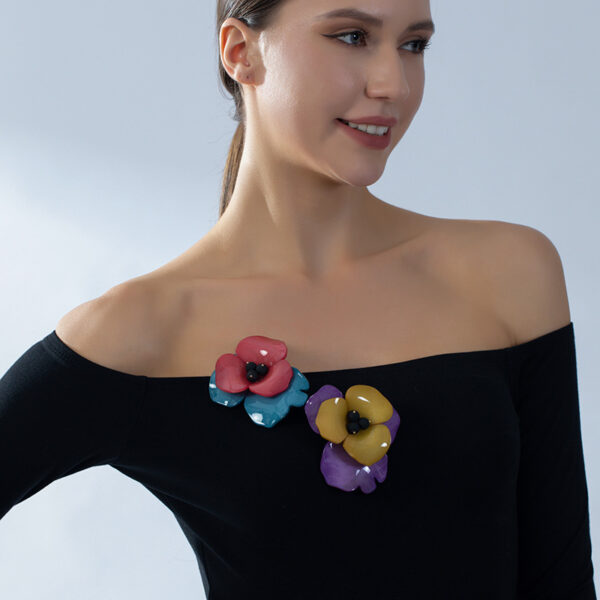 Wholesale Acrylic handmade flower brooch, crystal corsage, women's brooch, pearl jewelry