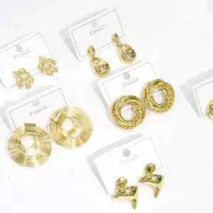 Wholesale 1 Pair/Package Elegant Round Flower Plating Acrylic Pearl Copper 18K Gold Plated Ear Studs