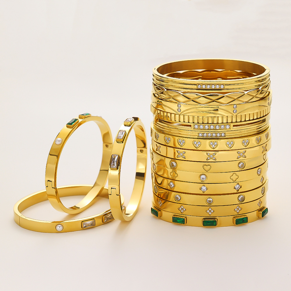 Wholesale European and American Hot Ins Style Stainless Steel Bracelet 18K Gold Plated Diamond Bracelet Gold Retro Stacked Titanium Steel Bracelet for