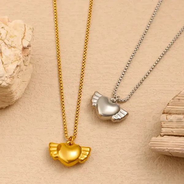 Wholesale PVD Coated 18K Gold Real Gold Plated Heart Shape 304 Stainless Steel Elegant Classical Pastoral Waterproof Non Tarnish 304 Stainless Steel Lobster Trigger Clasp Closure Pendant Necklace