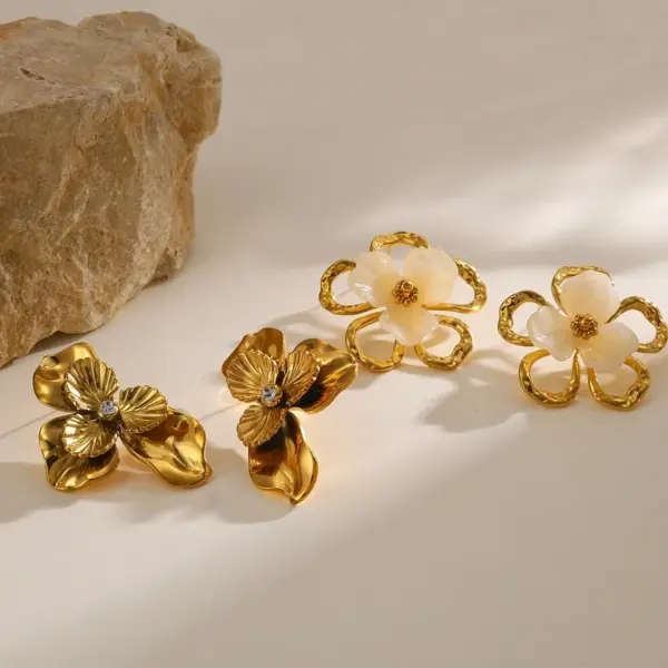 Wholesale Electroplated Flowers Stud Earrings In 18K Real Gold Plated 304 Stainless Steel With PVD Coated 0.03µm Thickness