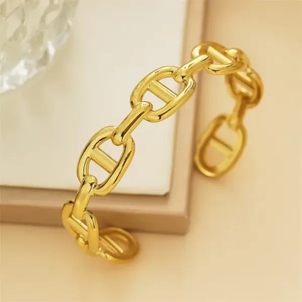 Wholesale H Letter 304 Stainless Steel Geometric Pig Nose C-shaped Open Adjustable Bracelet Trendy Style